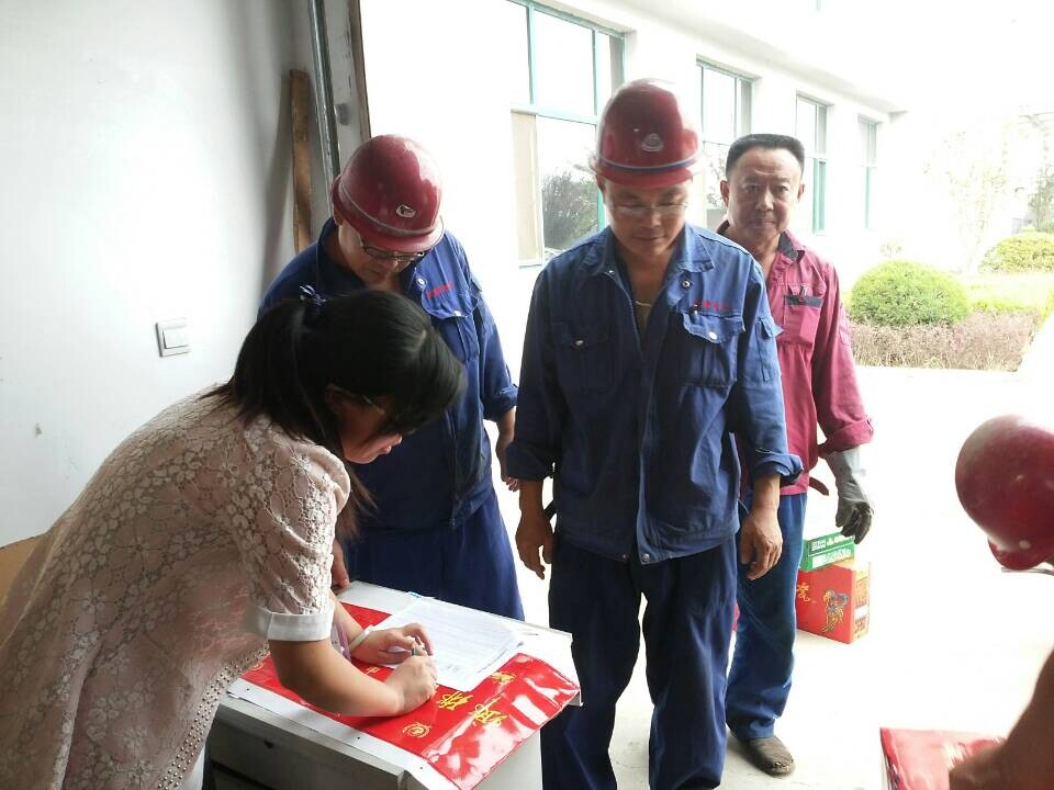 員工領取福利現場 員工領取福利現場