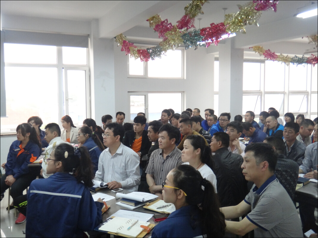 認真學習的凱能員工 認真學習的凱能員工